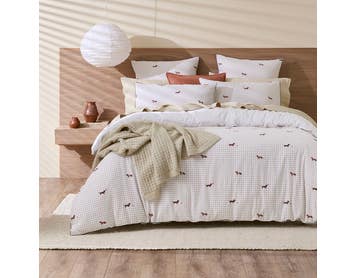 https://s3-ap-southeast-2.amazonaws.com/fusionfactory.commerceconnect.bbnt.production/pim_media/000/213/173/M_F_S26-27_Bedlinen_BOP_Bowie_Dogs_QCS_SI.jpg?1778566473