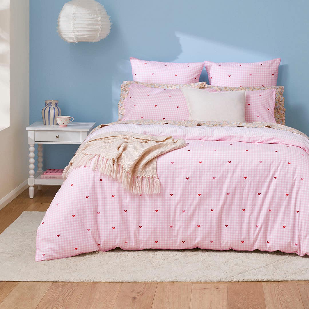 https://s3-ap-southeast-2.amazonaws.com/fusionfactory.commerceconnect.bbnt.production/pim_media/000/217/740/M_F_S26-27_Bedlinen_BOP_Rosey_QC_SI.jpg?1784502810