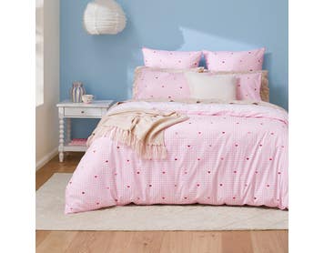 https://s3-ap-southeast-2.amazonaws.com/fusionfactory.commerceconnect.bbnt.production/pim_media/000/217/740/M_F_S26-27_Bedlinen_BOP_Rosey_QC_SI.jpg?1784502810