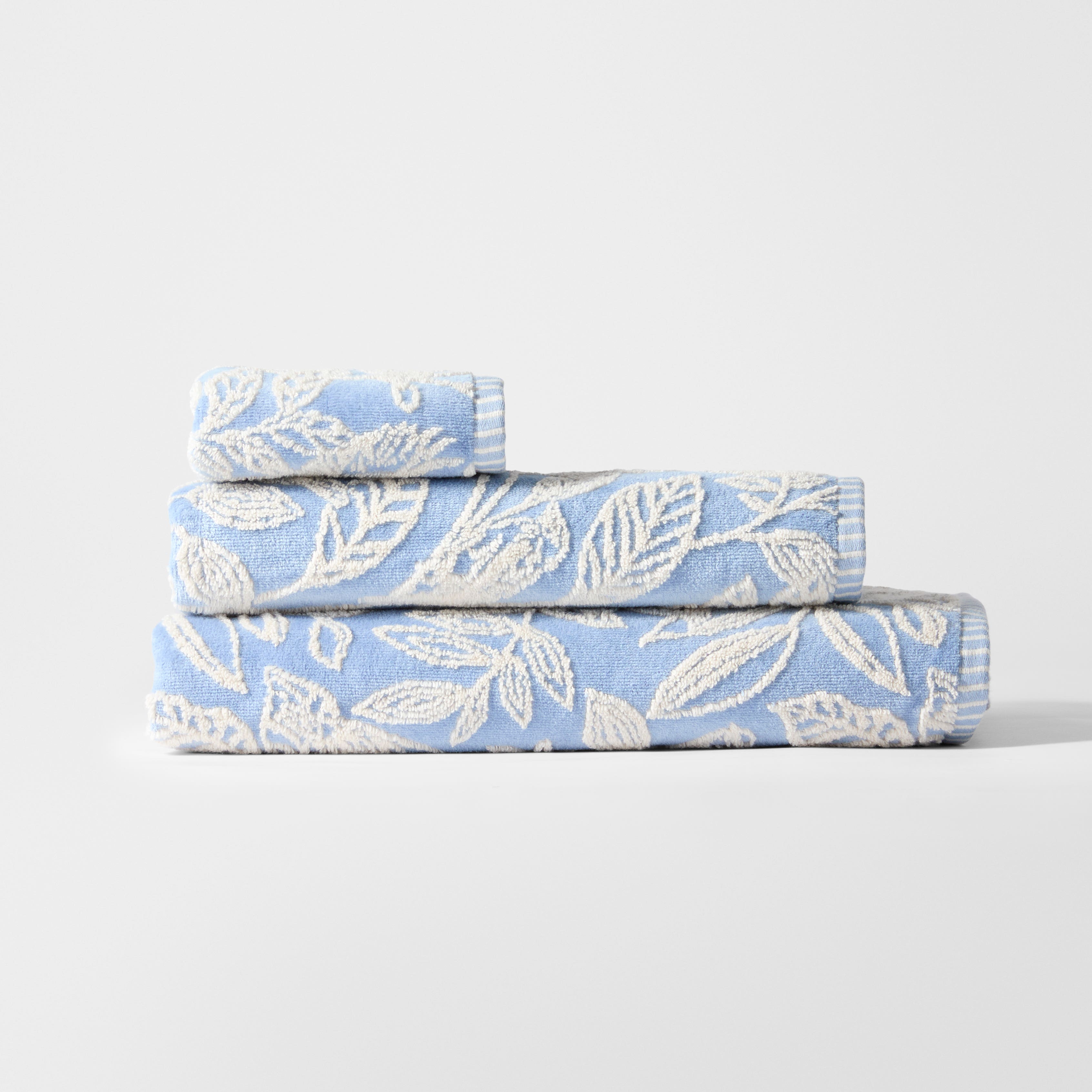 https://s3-ap-southeast-2.amazonaws.com/fusionfactory.commerceconnect.bbnt.production/pim_media/000/221/504/M_F_S26-27_Birdsong-Towel_Blue_Range_23201801_R.jpg?1788743754