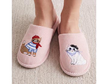 https://s3-ap-southeast-2.amazonaws.com/fusionfactory.commerceconnect.bbnt.production/pim_media/000/221/050/M_F_S26-27_Coco-Slippers-S-M_Lifestyle_Blush_27327001_SI.jpg?1787811675
