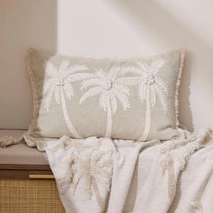 https://s3-ap-southeast-2.amazonaws.com/fusionfactory.commerceconnect.bbnt.production/pim_media/000/222/913/M_F_S26-27_Cushion_LS_Bimbini_Natural_Cushion_SI.jpg?1790058015