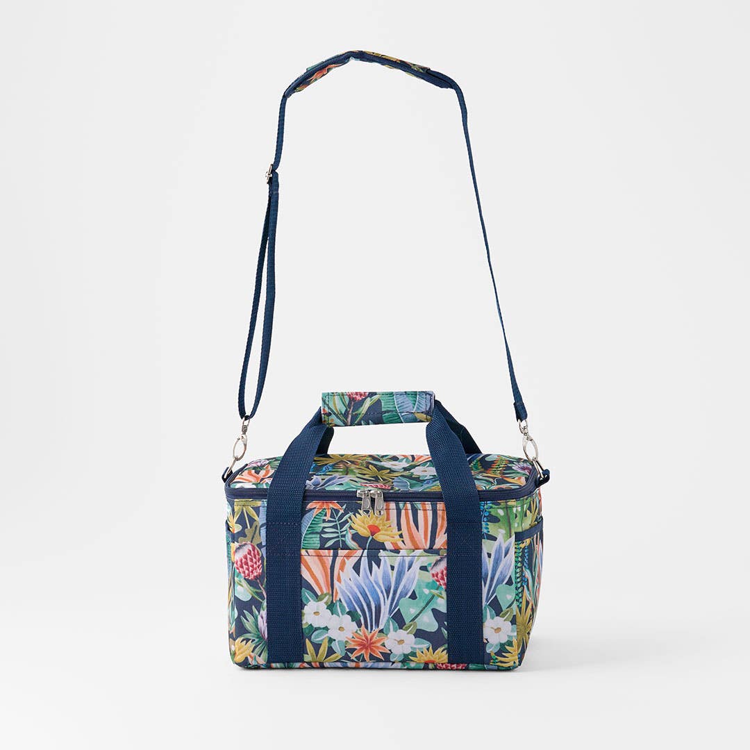 https://s3-ap-southeast-2.amazonaws.com/fusionfactory.commerceconnect.bbnt.production/pim_media/000/218/847/M_F_S26-27_Elara-Lunch-Picnic-Bag_Navy-Blue-Multi_27192601_SI.jpg?1786429585