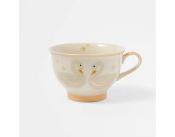 https://s3-ap-southeast-2.amazonaws.com/fusionfactory.commerceconnect.bbnt.production/pim_media/000/219/006/M_F_S26-27_Odette_Pedestal_Tea_Cup_27268701_SI.jpg?1786511724