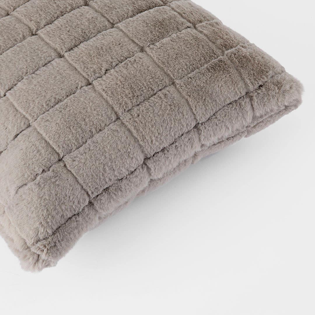https://s3-ap-southeast-2.amazonaws.com/fusionfactory.commerceconnect.bbnt.production/pim_media/000/188/313/M_F_Sable-Fur-Cushion_Dove_26131302_Detail_SI.jpg?1737595777