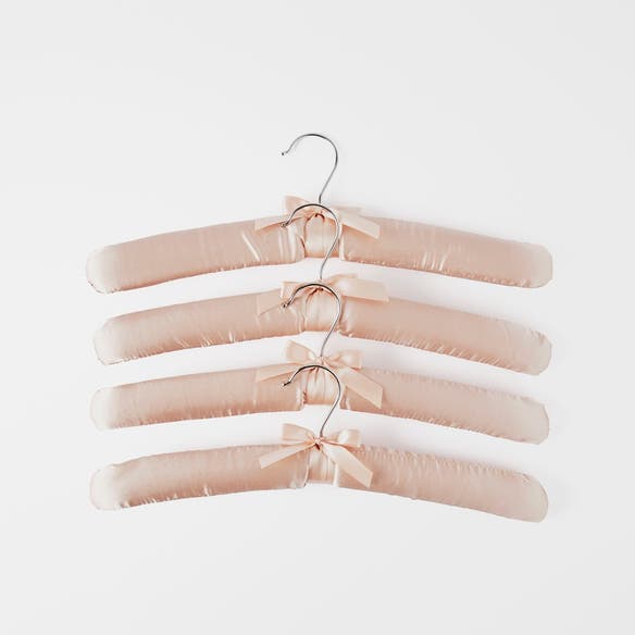 https://s3-ap-southeast-2.amazonaws.com/fusionfactory.commerceconnect.bbnt.production/pim_media/000/152/221/M_F_Satin_Coathangers__S4_Dusty_Pink_22951601_SI.jpg?1690856112