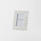 https://s3-ap-southeast-2.amazonaws.com/fusionfactory.commerceconnect.bbnt.production/pim_media/000/172/998/M_F_Scallop-Marble-Photo-Frame-4x6_White_25873401_SI.jpg?1729119818