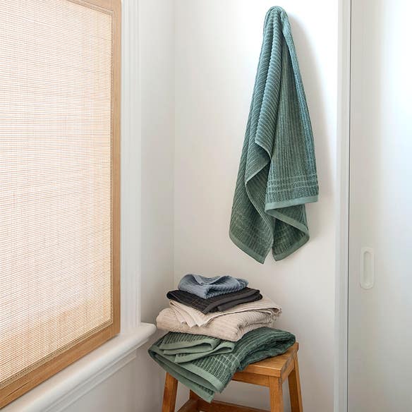 https://s3-ap-southeast-2.amazonaws.com/fusionfactory.commerceconnect.bbnt.production/pim_media/000/175/040/M_F_Summer_S24-25_LS_Bathroom_Egyptian_Retreat_2.jpg?1730329331