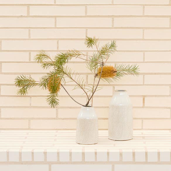 https://s3-ap-southeast-2.amazonaws.com/fusionfactory.commerceconnect.bbnt.production/pim_media/000/172/278/M_F_Summer_S24-25_LS_Location_Decorator_Della_Vase_LRG_SML_SI.jpg?1728533316