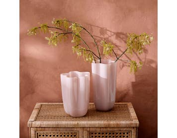 https://s3-ap-southeast-2.amazonaws.com/fusionfactory.commerceconnect.bbnt.production/pim_media/000/170/622/M_F_Summer_S24-25_LS_Studio_Decorator_Amara_Lrg_Sml_Pink_SI.jpg?1727149415