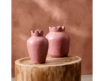 https://s3-ap-southeast-2.amazonaws.com/fusionfactory.commerceconnect.bbnt.production/pim_media/000/170/585/M_F_Summer_S24-25_LS_Studio_Decorator_Lovell_Ceramic_Vases_Rosewood_Lrg-Tall_SI.jpg?1727145090