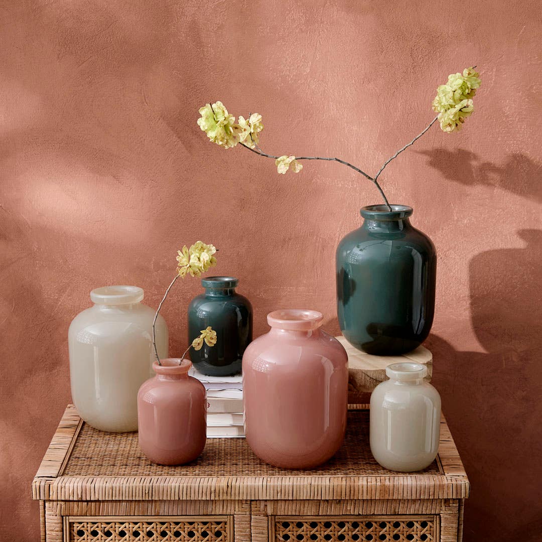 https://s3-ap-southeast-2.amazonaws.com/fusionfactory.commerceconnect.bbnt.production/pim_media/000/170/624/M_F_Summer_S24-25_LS_Studio_Decorator_Soreli_Vases_Range_SI.jpg?1727149574