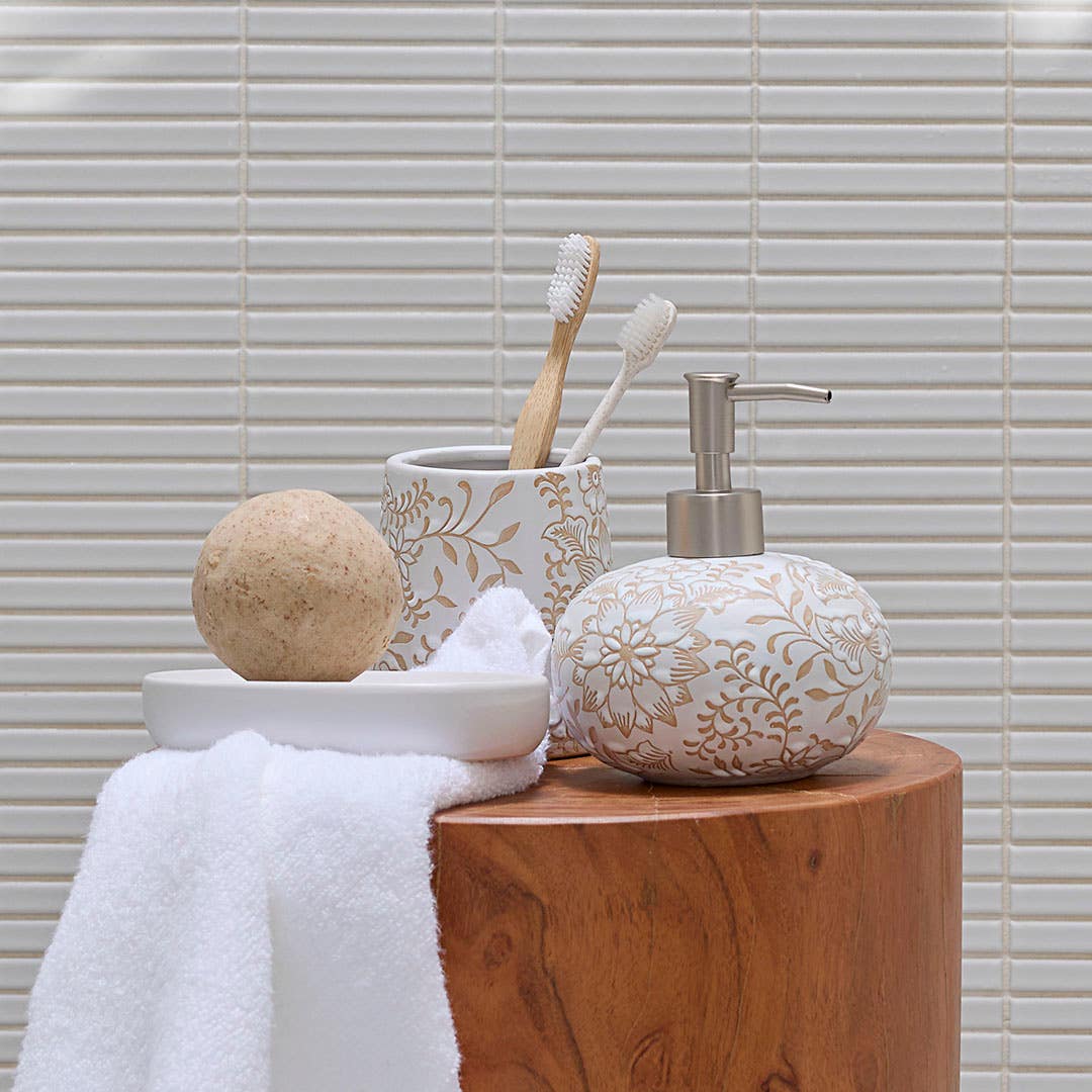 https://s3-ap-southeast-2.amazonaws.com/fusionfactory.commerceconnect.bbnt.production/pim_media/000/200/611/M_F_Summer_S25-26_LS_Bathroom_Accessories-Amelie_Set_SI.jpg?1757049286