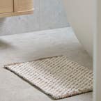 https://s3-ap-southeast-2.amazonaws.com/fusionfactory.commerceconnect.bbnt.production/pim_media/000/200/489/M_F_Summer_S25-26_LS_Bathroom_Bathmats_Oli_Natural_V3_SI.jpg?1757027368