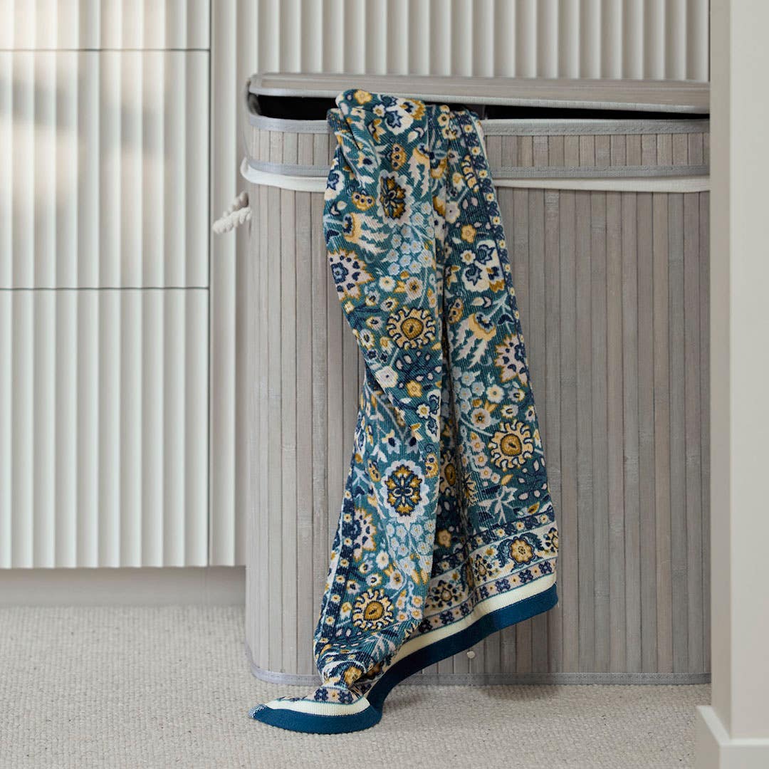 https://s3-ap-southeast-2.amazonaws.com/fusionfactory.commerceconnect.bbnt.production/pim_media/000/200/598/M_F_Summer_S25-26_LS_Bathroom_Santo-Launtry_Hamper_V1_SI.jpg?1757046974