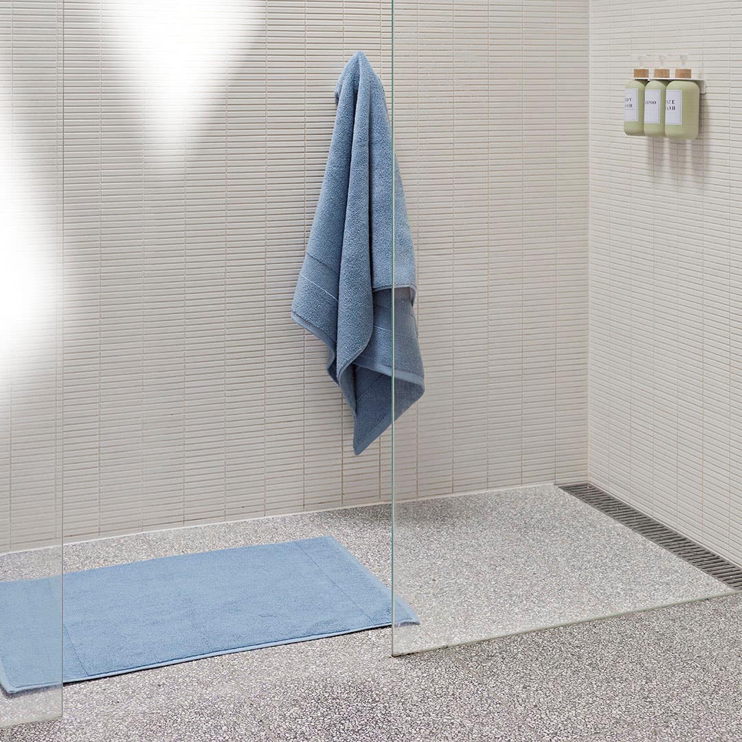 https://s3-ap-southeast-2.amazonaws.com/fusionfactory.commerceconnect.bbnt.production/pim_media/000/200/538/M_F_Summer_S25-26_LS_Bathroom_Towel_Bathmat-Ultra_Soft_Coastal_Blue_SI.jpg?1757030847