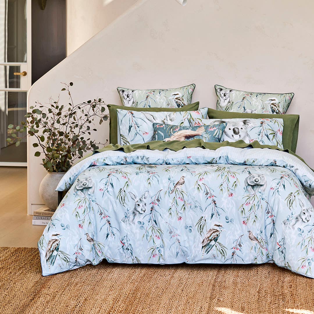 https://s3-ap-southeast-2.amazonaws.com/fusionfactory.commerceconnect.bbnt.production/pim_media/000/203/101/M_F_Summer_S25-26_LS_Bedlinen_Katoomba_QQC_Hero_SI.jpg?1760674473