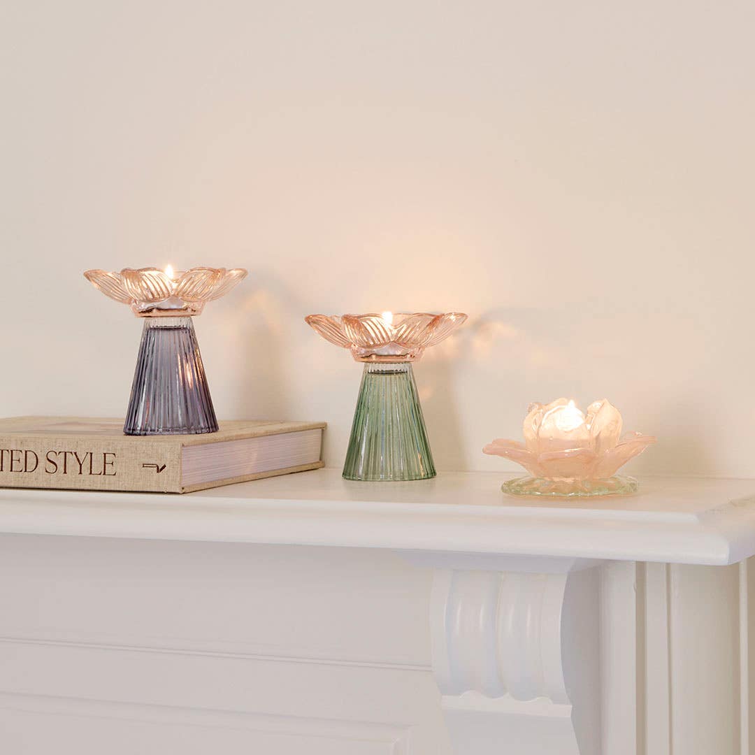 https://s3-ap-southeast-2.amazonaws.com/fusionfactory.commerceconnect.bbnt.production/pim_media/000/200/718/M_F_Summer_S25-26_LS_Decor_Flower-Glass-Candle-Holder-Tulip_03_SI.jpg?1757384944
