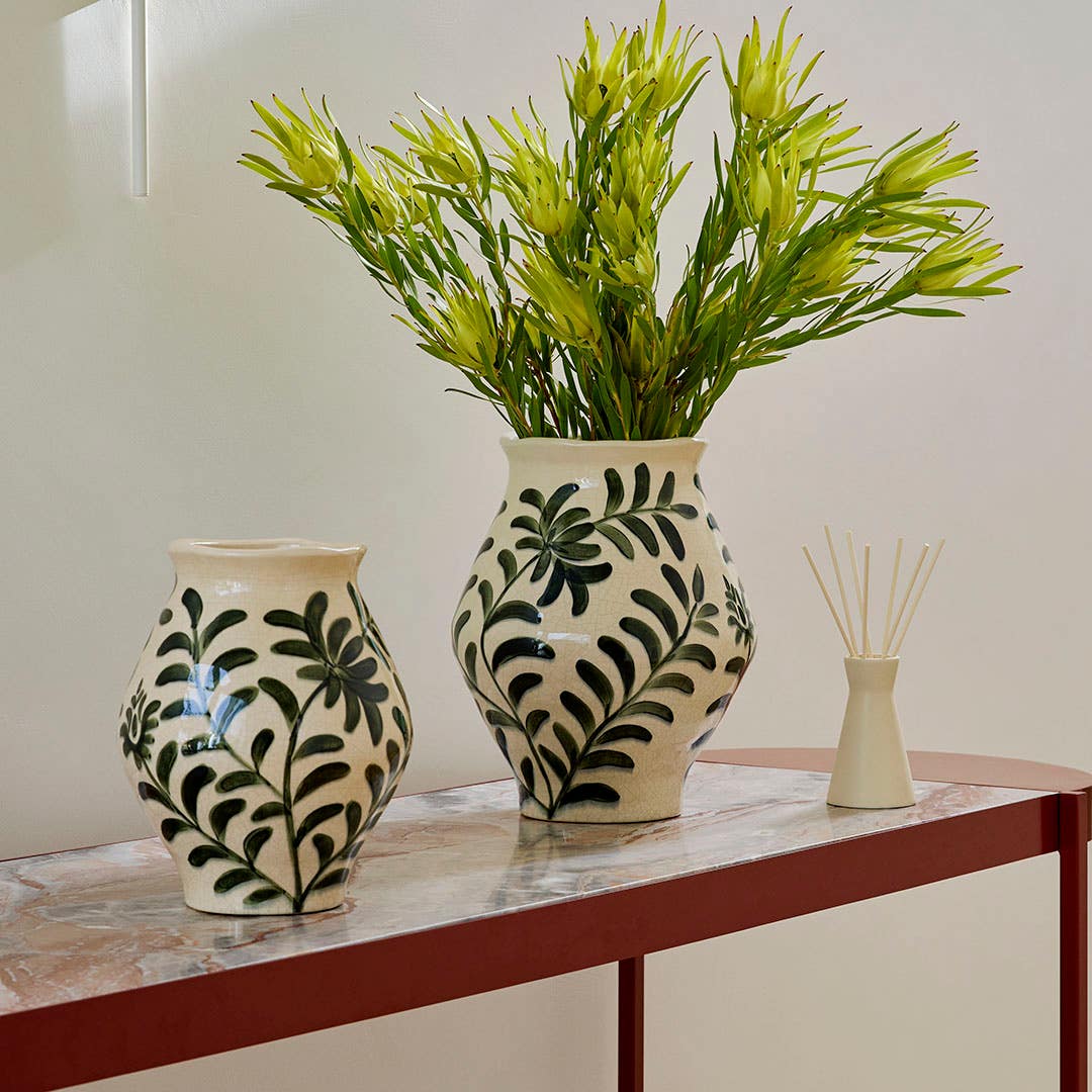 https://s3-ap-southeast-2.amazonaws.com/fusionfactory.commerceconnect.bbnt.production/pim_media/000/200/715/M_F_Summer_S25-26_LS_Decor_Vase-Dorset-Ceramic-Med-Lrg_SI.jpg?1757384820
