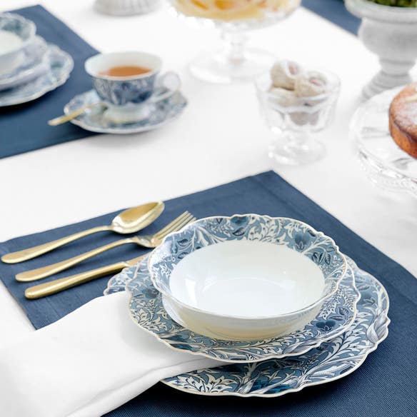 https://s3-ap-southeast-2.amazonaws.com/fusionfactory.commerceconnect.bbnt.production/pim_media/000/204/182/M_F_Summer_S25-26_LS_Dining_Hampshire_Detail_5_SI.jpg?1762732476