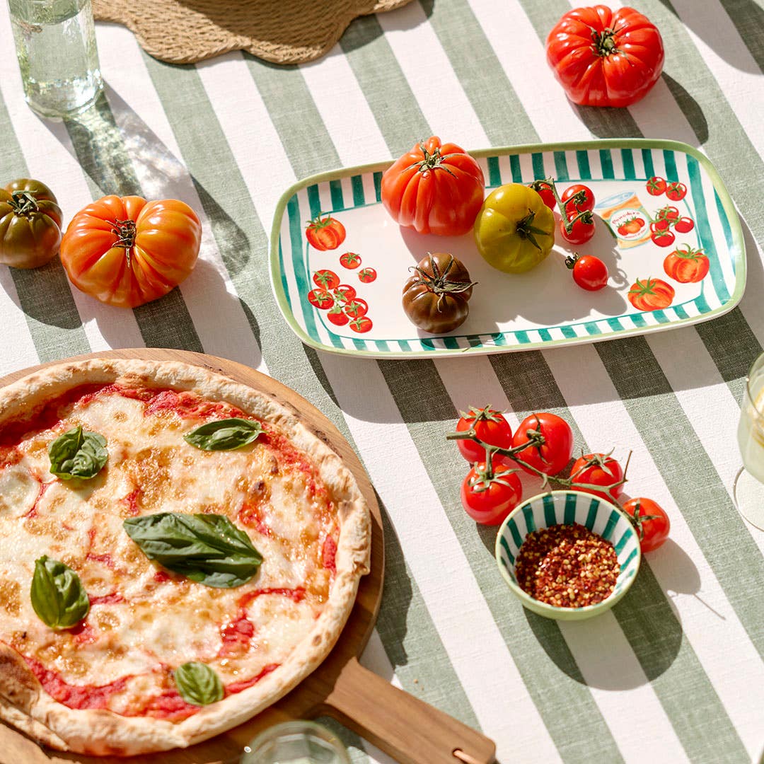 https://s3-ap-southeast-2.amazonaws.com/fusionfactory.commerceconnect.bbnt.production/pim_media/000/200/577/M_F_Summer_S25-26_LS_Dining_Pomodoro_Detail_7_SI.jpg?1757034519