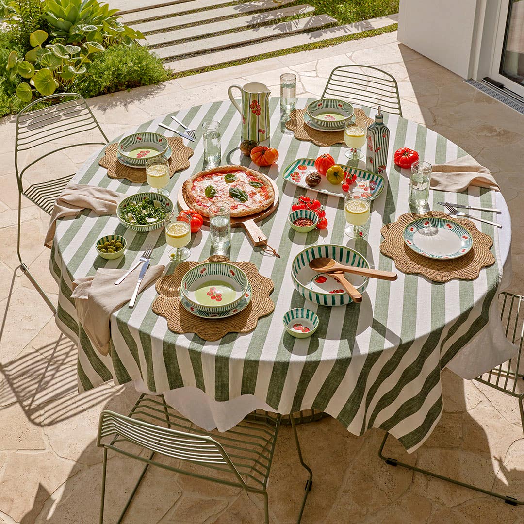 https://s3-ap-southeast-2.amazonaws.com/fusionfactory.commerceconnect.bbnt.production/pim_media/000/200/567/M_F_Summer_S25-26_LS_Dining_Pomodoro_Hero_SI.jpg?1757034343