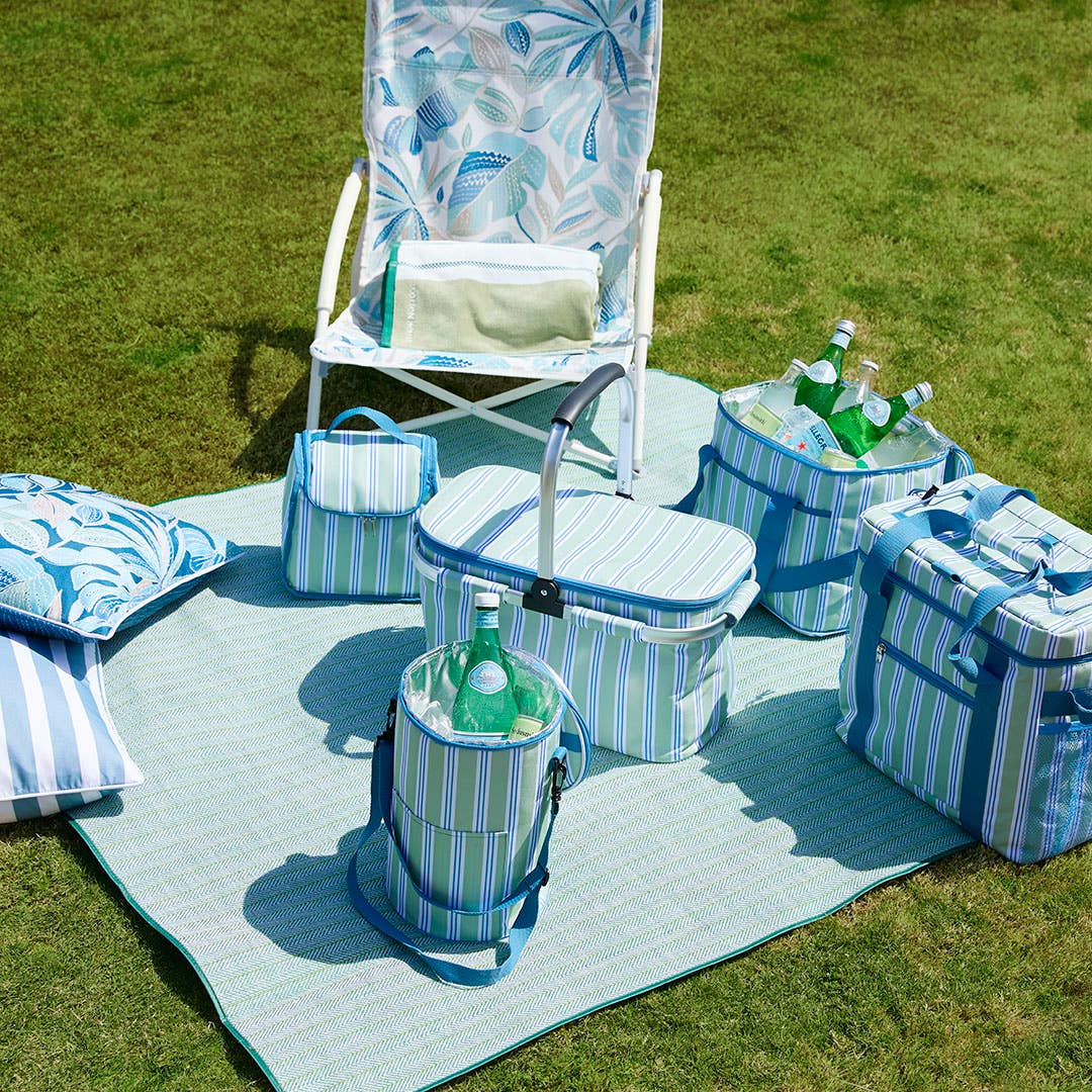 https://s3-ap-southeast-2.amazonaws.com/fusionfactory.commerceconnect.bbnt.production/pim_media/000/204/192/M_F_Summer_S25-26_LS_Outdoor_Picnic-Jayde_Cooler_Bags-Buckley_Picnic_Rug-Koa_Beach_Chair-Detail-3_SI.jpg?1762733968
