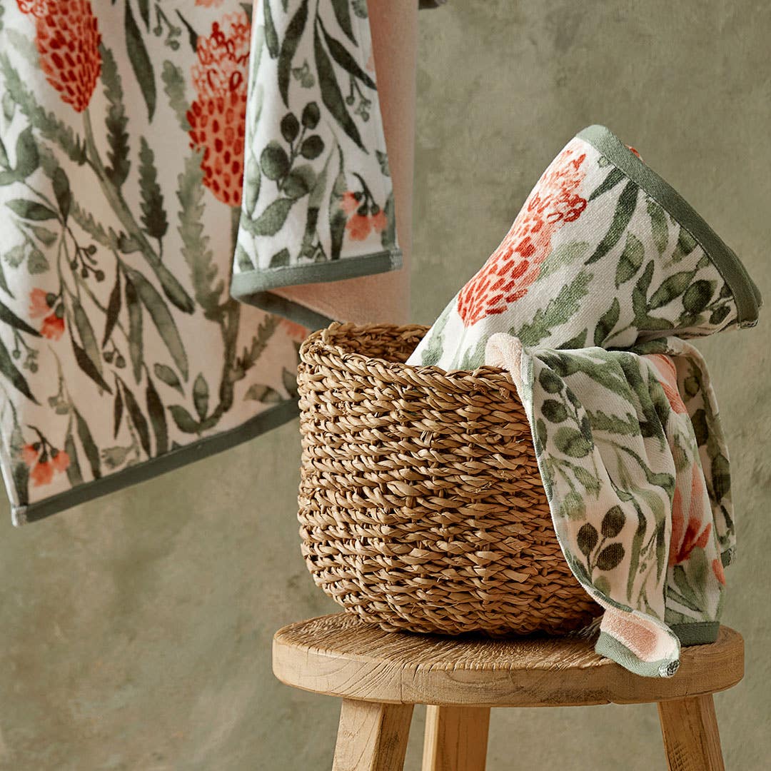 https://s3-ap-southeast-2.amazonaws.com/fusionfactory.commerceconnect.bbnt.production/pim_media/000/161/779/M_F_Ticket_W24_LS_Towels_2986_SI.jpg?1709868049