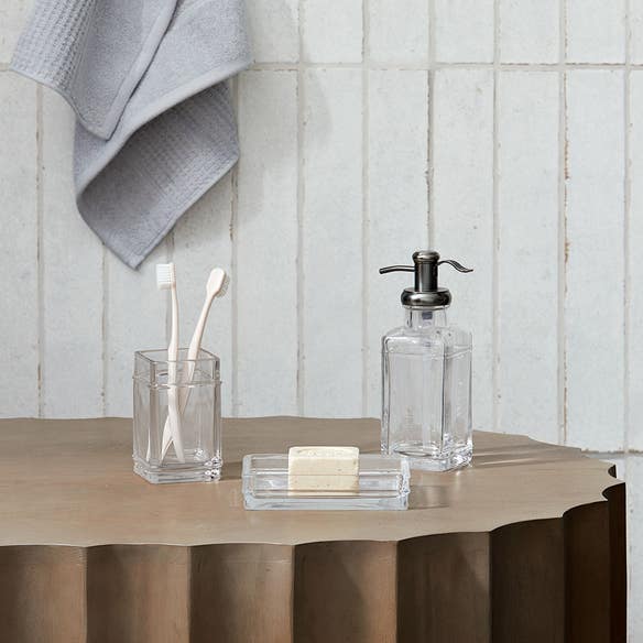 https://s3-ap-southeast-2.amazonaws.com/fusionfactory.commerceconnect.bbnt.production/pim_media/000/164/116/M_F_Tylden-Bathroom_Clear_21882_R_LS_SI.jpg?1716853078