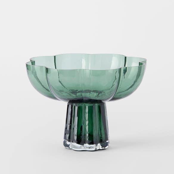 https://s3-ap-southeast-2.amazonaws.com/fusionfactory.commerceconnect.bbnt.production/pim_media/000/179/557/M_F_Verity-Glass-Pedestal-Bowl-Lrg_Green_26141401_SI.jpg?1733455161