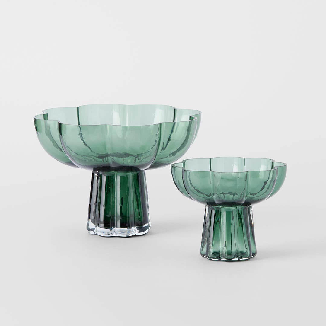 https://s3-ap-southeast-2.amazonaws.com/fusionfactory.commerceconnect.bbnt.production/pim_media/000/179/556/M_F_Verity-Glass-Pedestal-Bowl_Green_26141_R_SI.jpg?1733455146