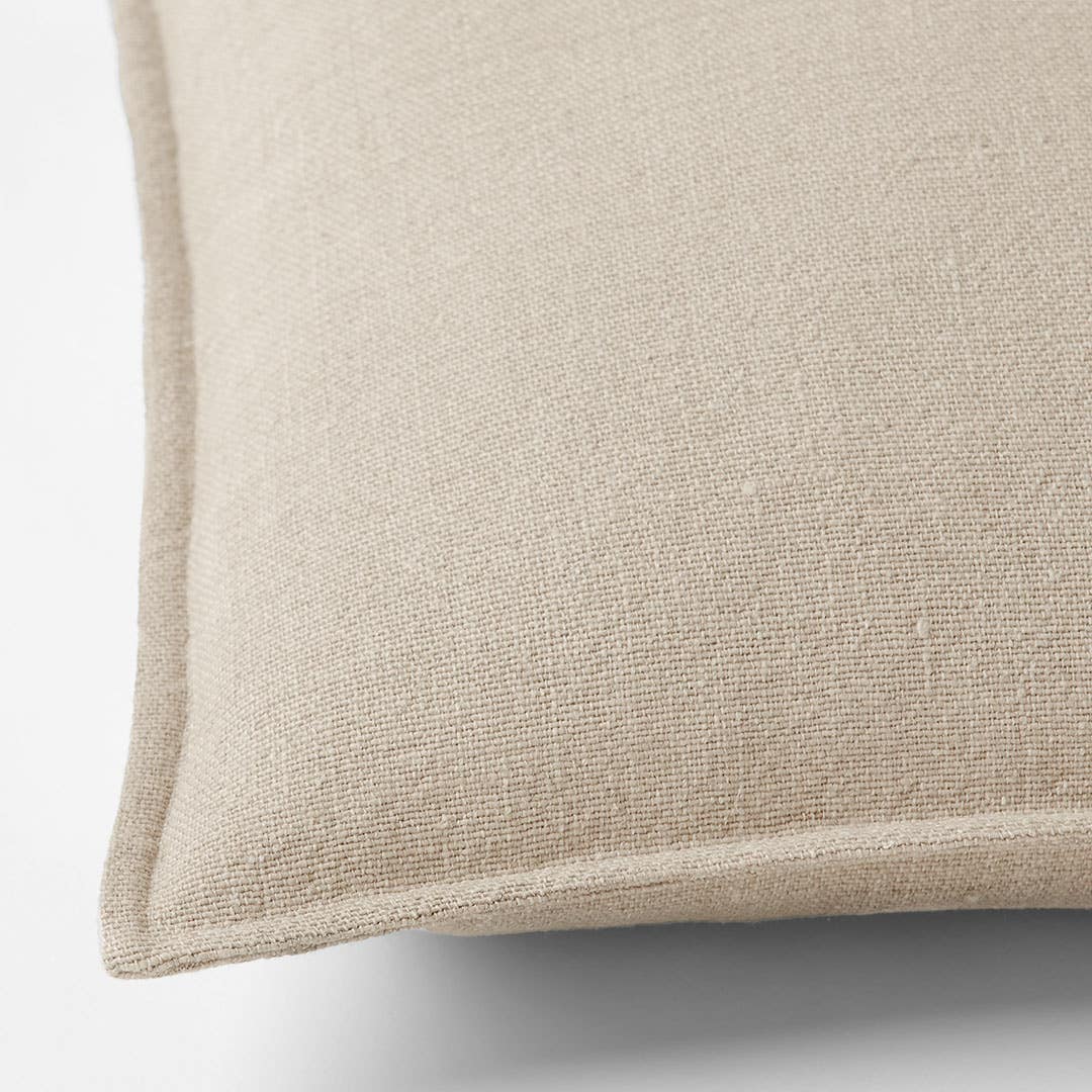 https://s3-ap-southeast-2.amazonaws.com/fusionfactory.commerceconnect.bbnt.production/pim_media/000/143/894/M_F_W22_Sorano-Linen-Blend-Cushion-Natural-21912602-Detail.jpg?1673228007