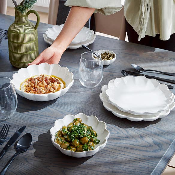 https://s3-ap-southeast-2.amazonaws.com/fusionfactory.commerceconnect.bbnt.production/pim_media/000/158/578/M_F_W23_LS_Dining_Hana_Detail_5_SI.jpg?1705358647