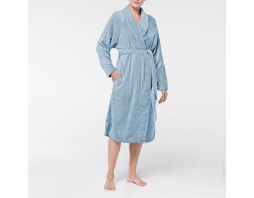 https://s3-ap-southeast-2.amazonaws.com/fusionfactory.commerceconnect.bbnt.production/pim_media/000/169/493/M_F_W23_Plush-Bathrobe_Sky-Blue_11985024-Front-V2_SI.jpg?1725930602