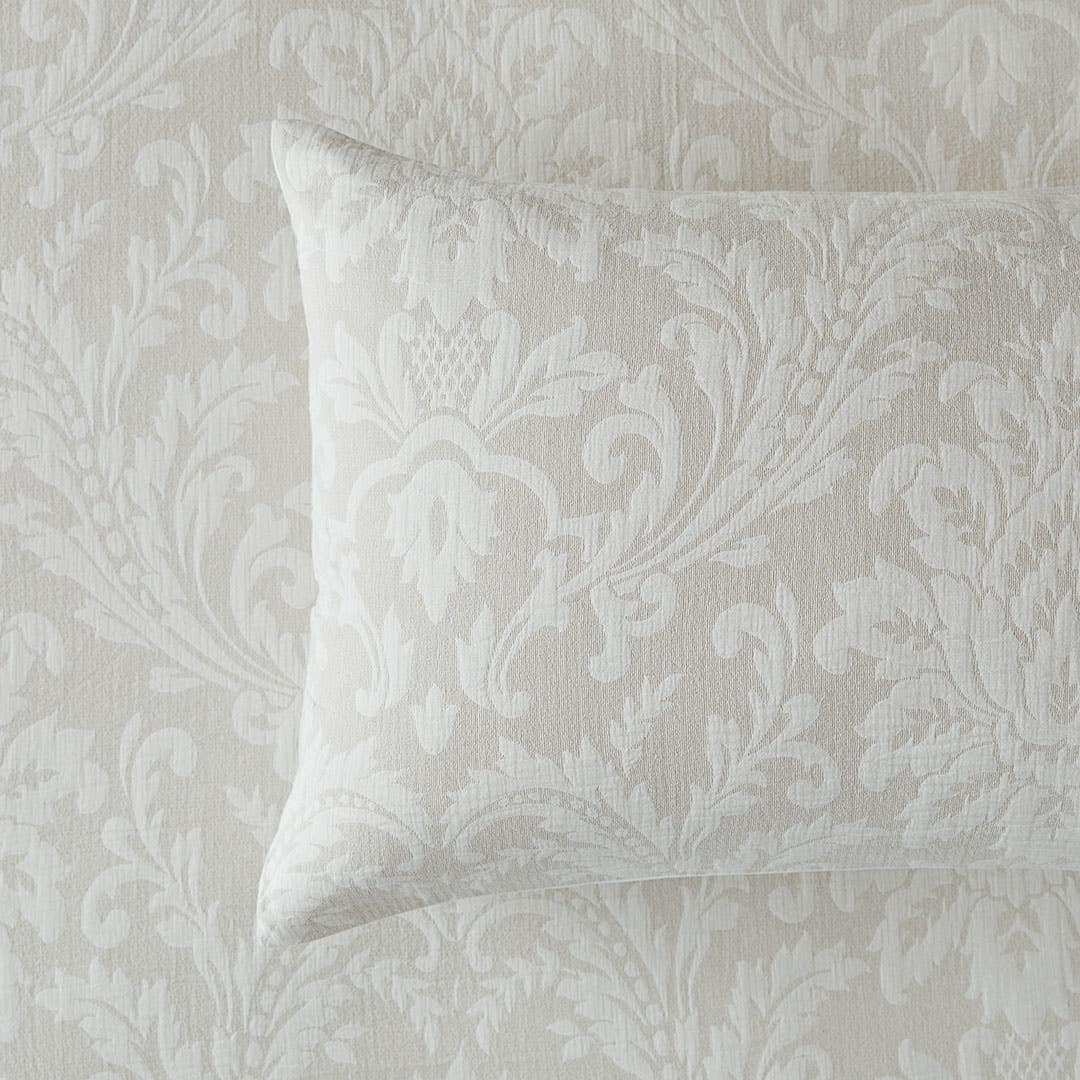 https://s3-ap-southeast-2.amazonaws.com/fusionfactory.commerceconnect.bbnt.production/pim_media/000/155/484/M_F_W24_Bedlinen_BOP_Ainsley_QQC-Detail-2_SI.jpg?1698882422