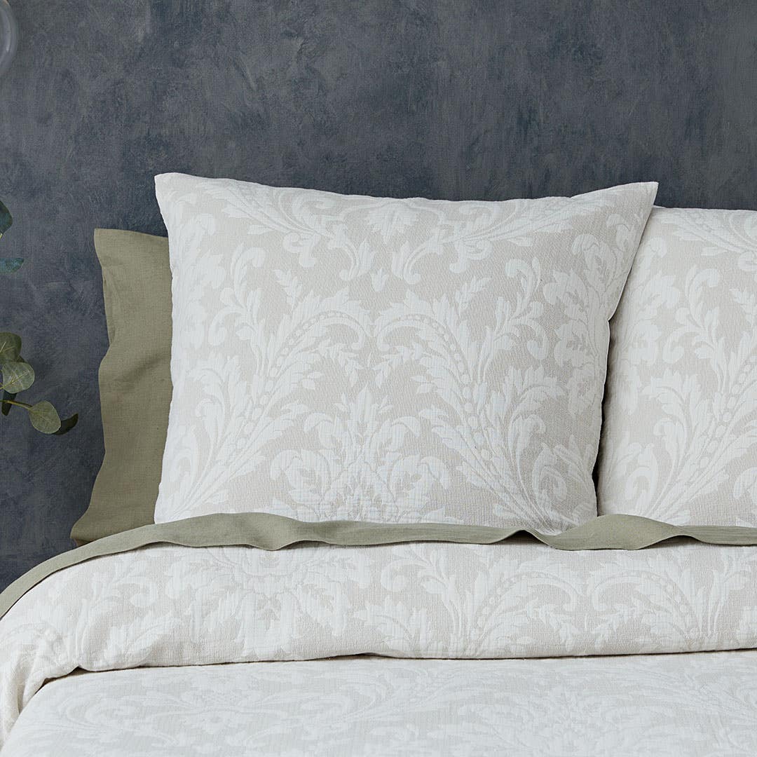 https://s3-ap-southeast-2.amazonaws.com/fusionfactory.commerceconnect.bbnt.production/pim_media/000/155/486/M_F_W24_Bedlinen_BOP_Ainsley_QQC-Euro_SI.jpg?1698882439