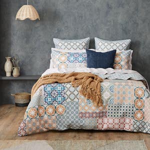 https://s3-ap-southeast-2.amazonaws.com/fusionfactory.commerceconnect.bbnt.production/pim_media/000/155/862/M_F_W24_Bedlinen_BOP_Corazon_QQC_SI.jpg?1699242104