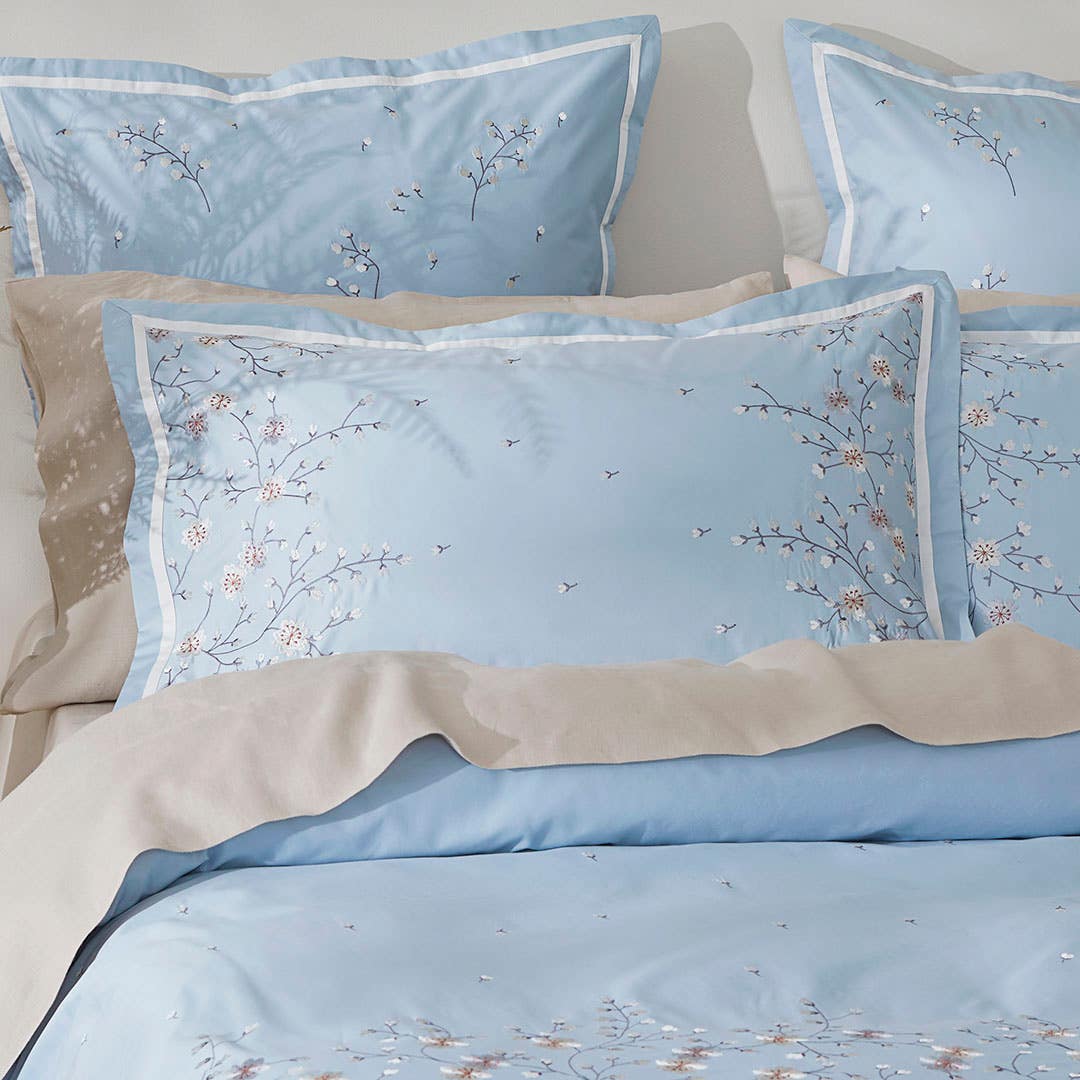 https://s3-ap-southeast-2.amazonaws.com/fusionfactory.commerceconnect.bbnt.production/pim_media/000/155/353/M_F_W24_Bedlinen_BOP_Linnea_QQC_Pillow_SI.jpg?1698636728