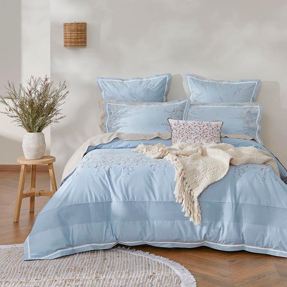 https://s3-ap-southeast-2.amazonaws.com/fusionfactory.commerceconnect.bbnt.production/pim_media/000/155/350/M_F_W24_Bedlinen_BOP_Linnea_QQC_SI.jpg?1698636658