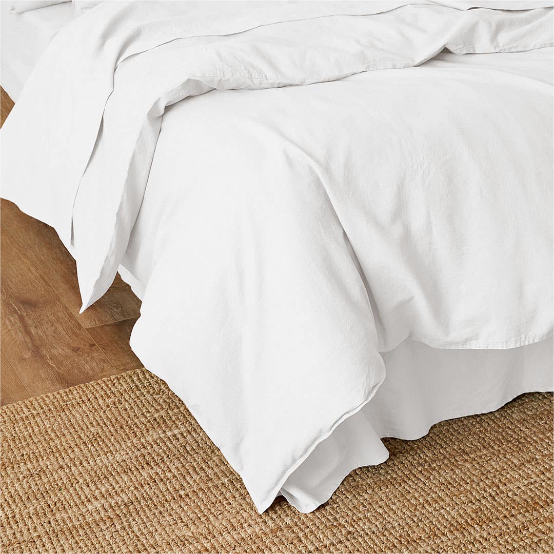 https://s3-ap-southeast-2.amazonaws.com/fusionfactory.commerceconnect.bbnt.production/pim_media/000/157/982/M_F_W24_Bedlinen_BOP_Olsen_White_QQC_Marketing_Detail_SI.jpg?1704244009