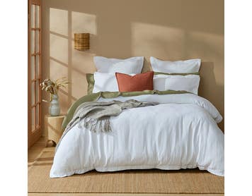 https://s3-ap-southeast-2.amazonaws.com/fusionfactory.commerceconnect.bbnt.production/pim_media/000/161/251/M_F_W24_Bedlinen_BOP_Syracuse_QQC_SI.jpg?1709162946