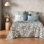 https://s3-ap-southeast-2.amazonaws.com/fusionfactory.commerceconnect.bbnt.production/pim_media/000/155/527/M_F_W24_Bedspread_BOP_Swinden_BS_SI.jpg?1698886721