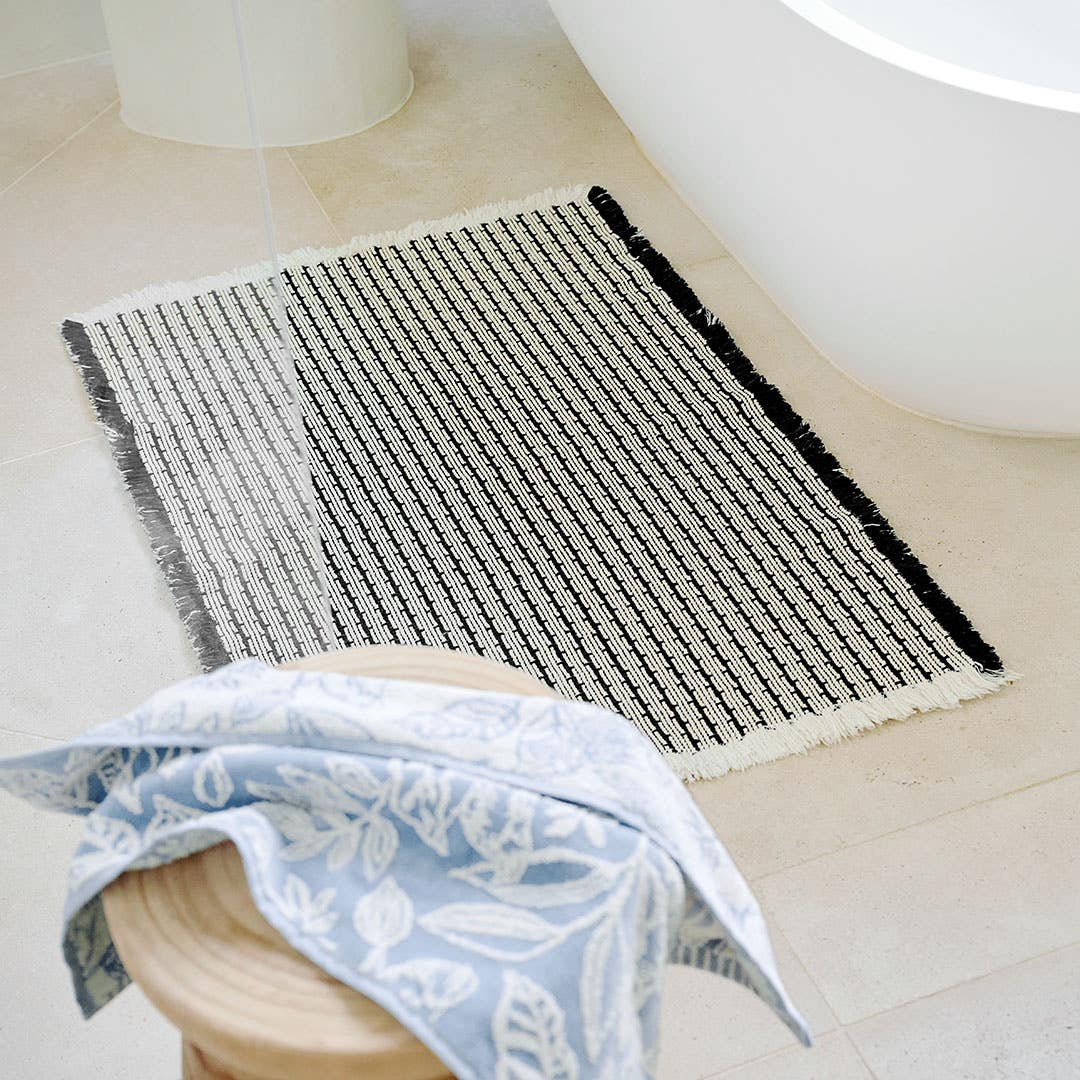 https://s3-ap-southeast-2.amazonaws.com/fusionfactory.commerceconnect.bbnt.production/pim_media/000/163/824/M_F_W24_LS_Bathroom-Faro_Bath_Mat-Grove_Soap_Disp_Dish-Bird_Song_Blue_SI.jpg?1715652581