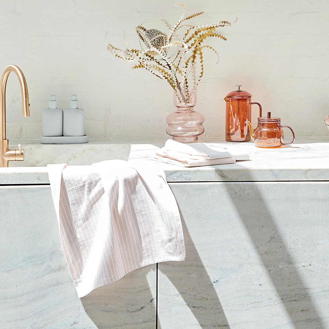 https://s3-ap-southeast-2.amazonaws.com/fusionfactory.commerceconnect.bbnt.production/pim_media/000/163/264/M_F_W24_LS_Tea-Towels-Yarn-Dye-Stripe_Dusty-Pink_02_SI.jpg?1714454014