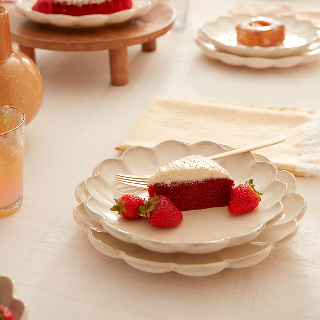 https://s3-ap-southeast-2.amazonaws.com/fusionfactory.commerceconnect.bbnt.production/pim_media/000/162/356/M_F_W24_Mothers_Day_Dining_Hana-Details-1_SI.jpg?1711504743