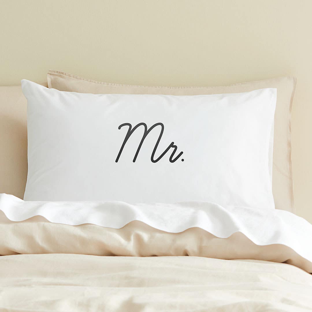https://s3-ap-southeast-2.amazonaws.com/fusionfactory.commerceconnect.bbnt.production/pim_media/000/161/159/M_F_W24_Novelty_Pillow_Cases_BOP_Mr._SI.jpg?1709160190