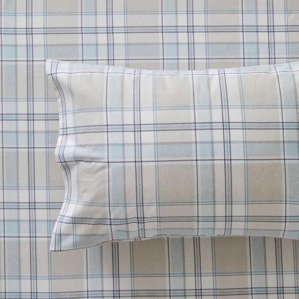 https://s3-ap-southeast-2.amazonaws.com/fusionfactory.commerceconnect.bbnt.production/pim_media/000/156/433/M_F_W24_Sheet-Sets_Flannelette_Ivan_SS-Detail_SI.jpg?1700008150