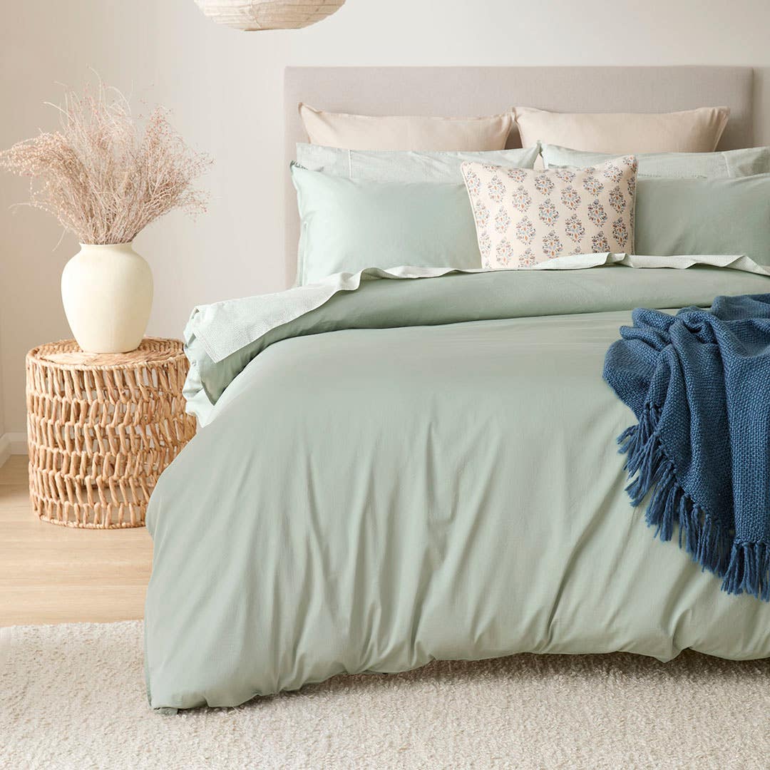 https://s3-ap-southeast-2.amazonaws.com/fusionfactory.commerceconnect.bbnt.production/pim_media/000/195/860/M_F_W25_BOP_Peyton-Seafoam_QQC_Marketing_1_SI.jpg?1749616977