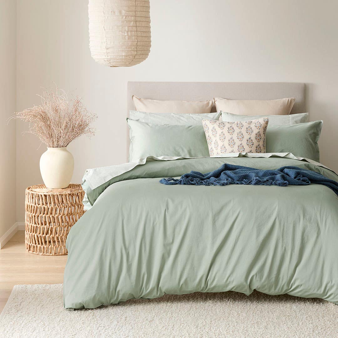 https://s3-ap-southeast-2.amazonaws.com/fusionfactory.commerceconnect.bbnt.production/pim_media/000/195/864/M_F_W25_BOP_Peyton-Seafoam_QQC_SI.jpg?1749616978
