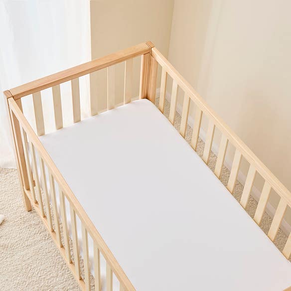 https://s3-ap-southeast-2.amazonaws.com/fusionfactory.commerceconnect.bbnt.production/pim_media/000/187/938/M_F_W25_BOP_Supreme_White_Fitted_Cot_Sheet_SI.jpg?1737418467